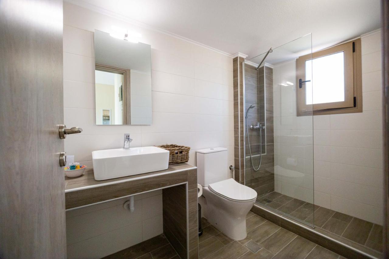 Varkes Suites 1 Nea Poteidaia Buitenkant foto