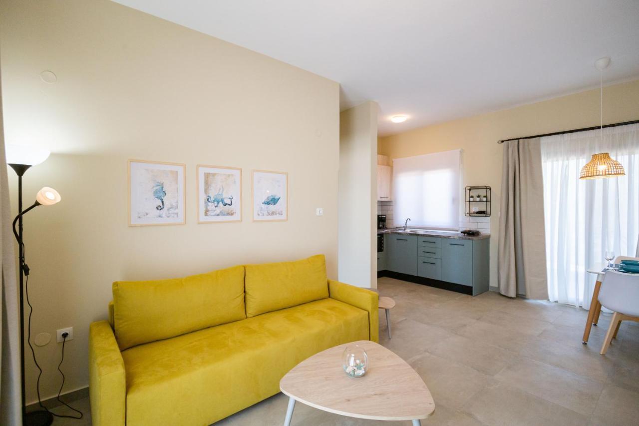 Varkes Suites 1 Nea Poteidaia Buitenkant foto