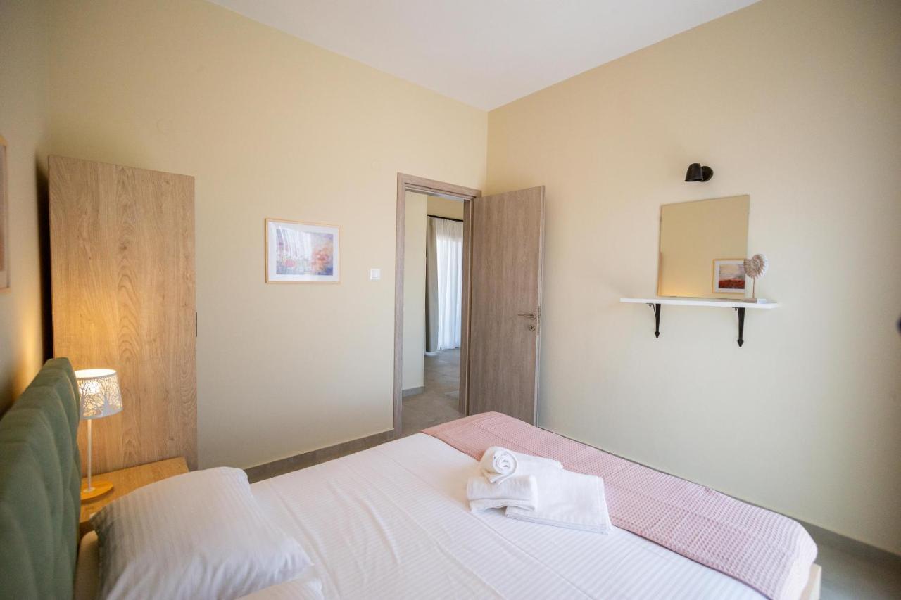 Varkes Suites 1 Nea Poteidaia Buitenkant foto